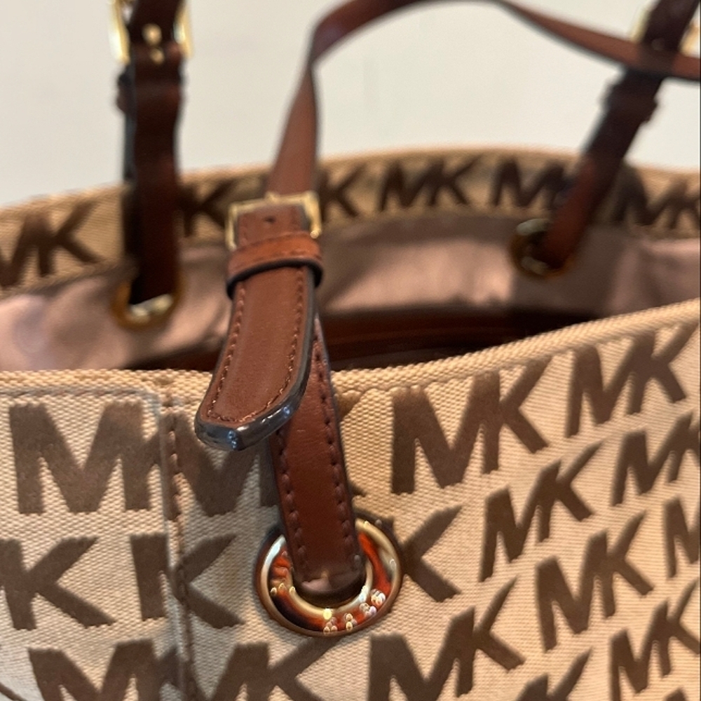 Immaculate, Like New Michael Kors Brown Monogram Canvas & Leather Tote - Picture 6 of 16